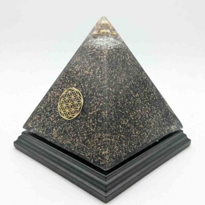 PIRAMIDE ORGONITA SHUNGITA Y BRONCE
