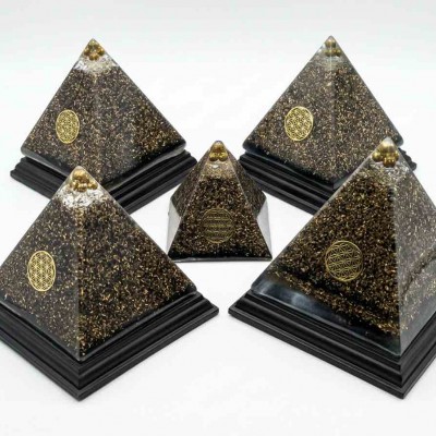 PIRAMIDE ORGONITA SHUNGITA Y BRONCE