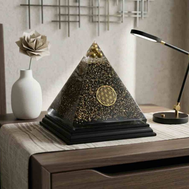 PIRAMIDE ORGONITA SHUNGITA Y BRONCE
